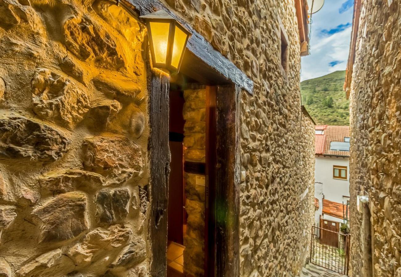 Amplia casa rural de piedra en Potes Exterior foto